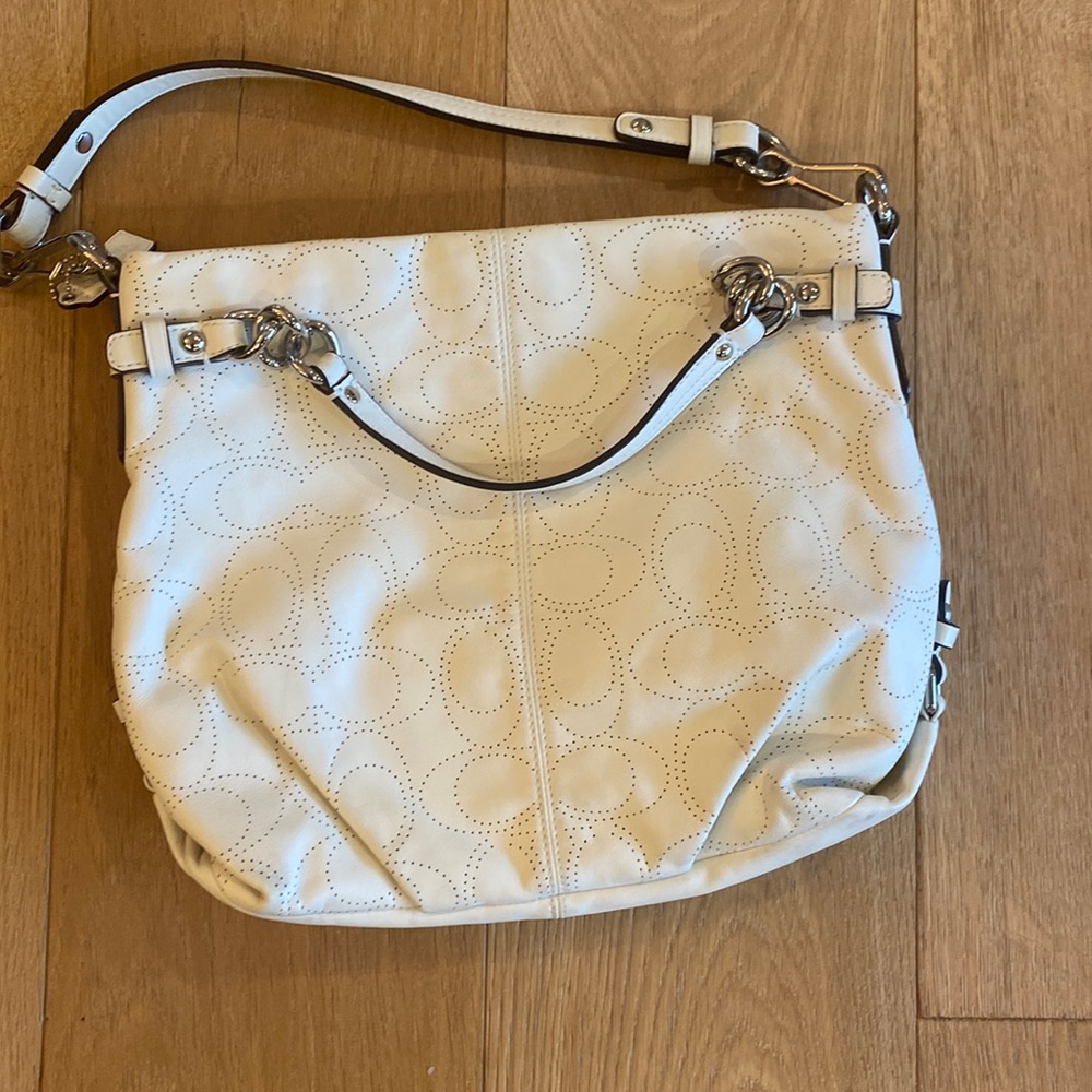 Coach leather handbag 🤍